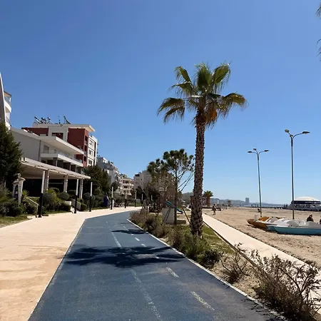 Eris Apartment, 2 Minute Walk To 아파트 Durrës