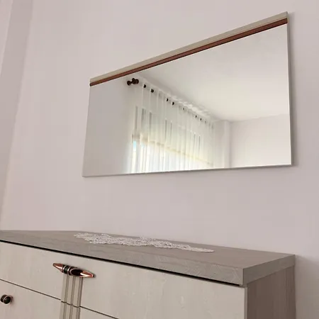 Eris Apartment, 2 Minute Walk To Durrës