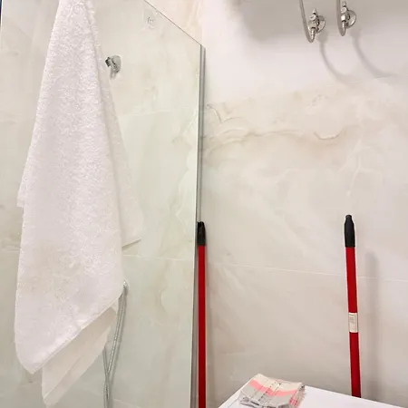 아파트 Eris Apartment, 2 Minute Walk To
