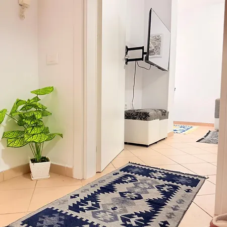 Eris Apartment, 2 Minute Walk To 아파트 *