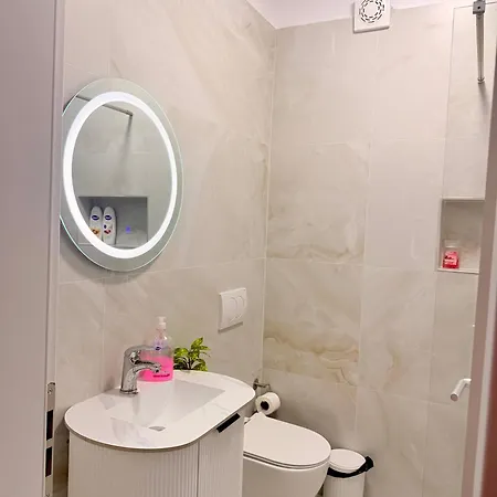 Eris Apartment, 1 Minute Walk To Διαμέρισμα *